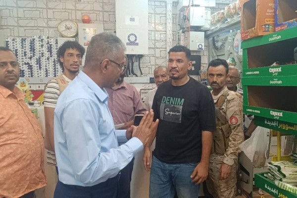 القلعة ينفذ نزول ا ميداني ا إلى المحلات التجارية بالمعلا ويضبط مواد غذائية منتهية الصلاحية القلعة ينفذ نزول ا ميداني ا إلى المحلات التجارية بالمعلا ويضبط مواد غذائية منتهية الصلاحية