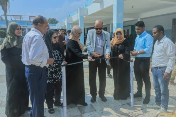 كليتا الطب وطب الأسنان بجامعة عدن تنظمان طبق ا خيري ا لدعم مسجد حرم الكليات الطبية كليتا الطب وطب الأسنان بجامعة عدن تنظمان طبق ا خيري ا لدعم مسجد حرم الكليات الطبية