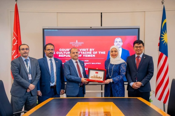 المستشار الثقافي بماليزيا يبحث مع قيادة جامعة سيتي تعزيز التعاون وتسهيل إجراءات الطلاب اليمنيين المستشار الثقافي بماليزيا يبحث مع قيادة جامعة سيتي تعزيز التعاون وتسهيل إجراءات الطلاب اليمنيين