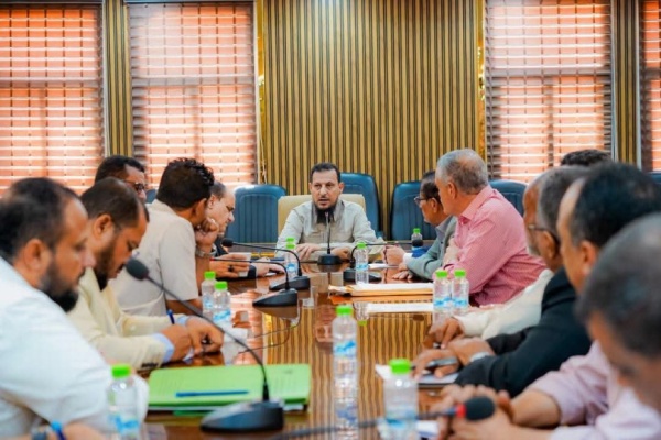 المحافظ شيخ يترأس الاجتماع الدوري لمديري عموم المديريات لمناقشة الأوضاع الخدمية والإنسانية في العاصمة عدن المحافظ شيخ يترأس الاجتماع الدوري لمديري عموم المديريات لمناقشة الأوضاع الخدمية والإنسانية في العاصمة عدن