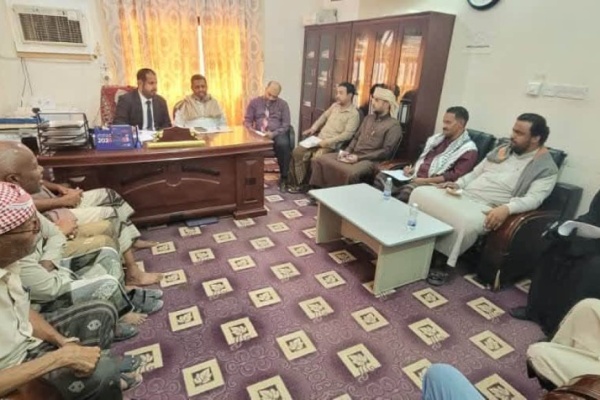 الوكيل الجهوري يتفقد سير العمل بهيئة الأراضي بوادي حضرموت ويلتقي المواطنين