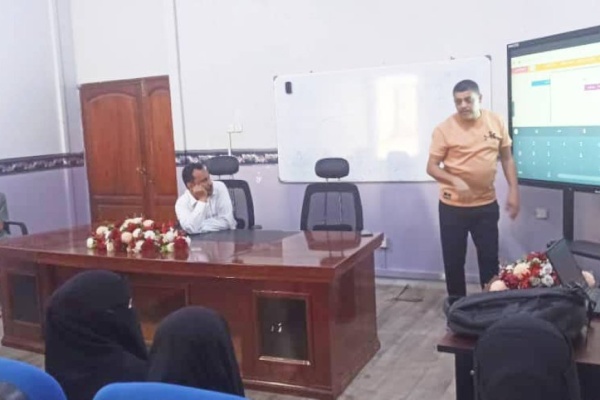 كلية العلوم الإدارية بجامعة عدن تدش ن دورة تدريبية في التحول الرقمي