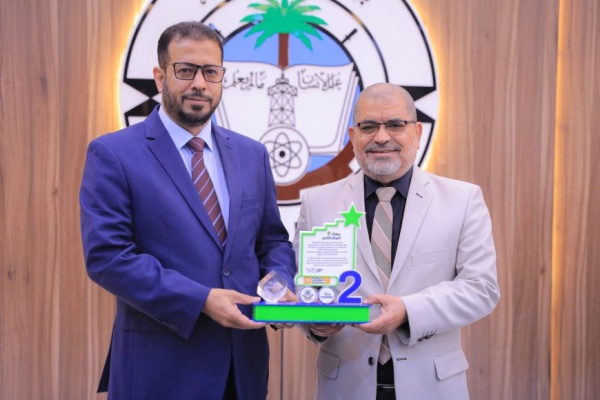 مؤسسة صلة للتنمية تهدي جامعة حضرموت درع ا تقديري ا بمناسبة حصولها على المركز الثاني وطني ا في تصنيف qs للجامعات العربية 2027م