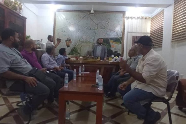 اليزيدي يترأس اجتماعا موسعا لاستكمال المرحلة الثالثة من الحملة الشاملة للنظافة وإزالة العوائق بالمنصورة