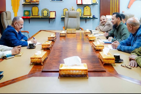المحافظ شيخ يناقش مع الوزير حيدرة أوضاع قطاع النقل في العاصمة عدن