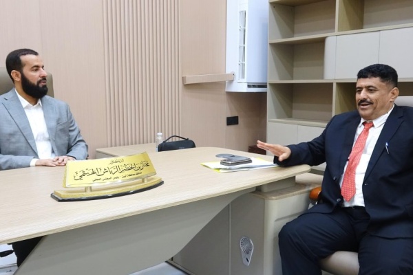 محافظ أبين يلتقي مدير فرع المؤسسة الاقتصادية ويؤكد دعم السلطة بأستعادة الممتلكات المقتحمة وتعزيزها للعملية التنموية محافظ أبين يلتقي مدير فرع المؤسسة الاقتصادية ويؤكد دعم السلطة بأستعادة الممتلكات المقتحمة وتعزيزها للعملية التنموية