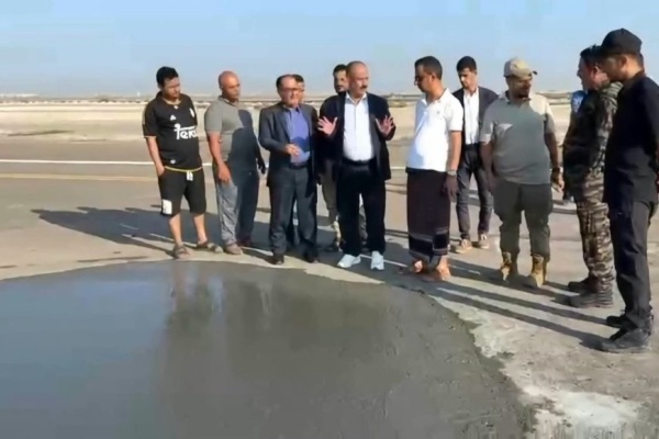 وزير النقل يعلن استئناف نشاط مطار عدن الدولي عقب توقفه جراء القصف الحوثي