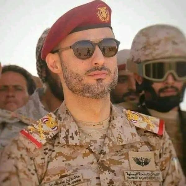 قرار رئاسي بتعيين اللواء الركن هاشم الأحمر مستشار ا عسكري ا وترقيته إلى رتبة فريق