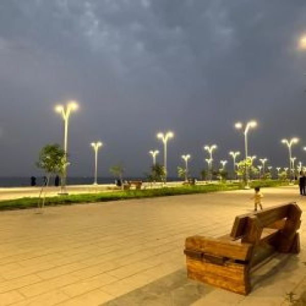 شواطئ جازان تستقطب الأهالي والزوار خلال الإجازة الصيفية