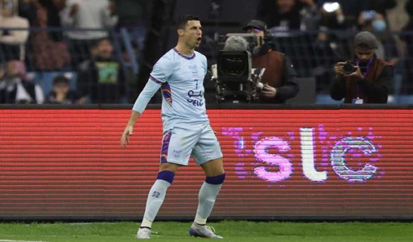 رونالدو مثنيا على ميسي صنعت تاريخا سيبقى إلى الأبد رونالدو مثنيا على ميسي صنعت تاريخا سيبقى إلى الأبد