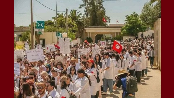 الأطباء الشبان يستنكرون تأخير مواعيد التربصات الأطباء الشبان يستنكرون تأخير مواعيد التربصات