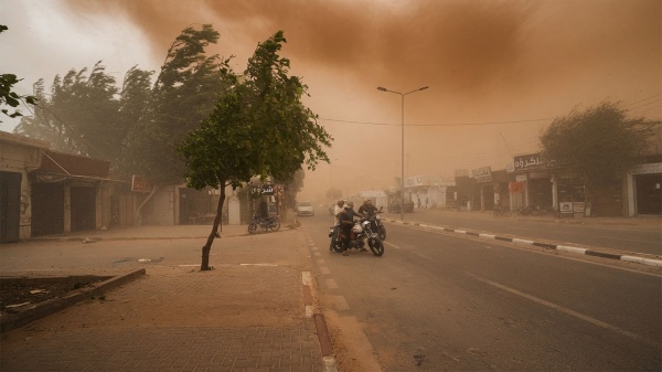 عاصفة رملية تهز مدينة دوز و الجهات المجاورة فيديو عاصفة رملية تهز مدينة دوز و الجهات المجاورة فيديو