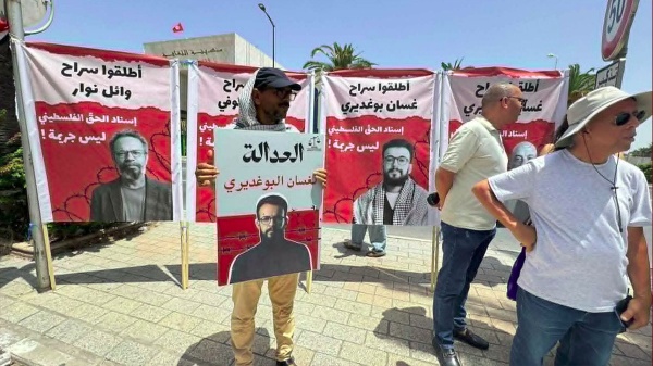 من أمام القطب القضائي المالي الحرية للبوغديري الحرية لأبطال الصمود من أمام القطب القضائي المالي الحرية للبوغديري الحرية لأبطال الصمود
