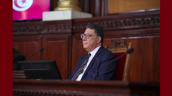 من يهدد استقلالية البرلمان عندما يتحول رئيس المجلس إلى سلطة إحالة على النيابة العمومية من يهدد استقلالية البرلمان عندما يتحول رئيس المجلس إلى سلطة إحالة على النيابة العمومية