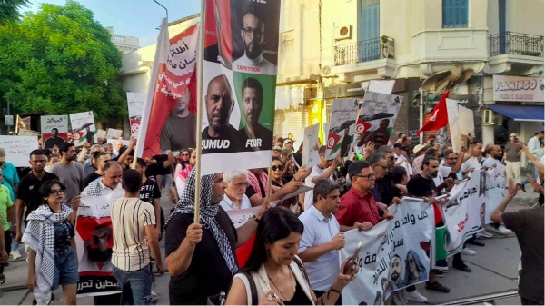 التمديد في الايقاف ب48 ساعة لمساندي مناضلي الصمود التمديد في الايقاف ب48 ساعة لمساندي مناضلي الصمود