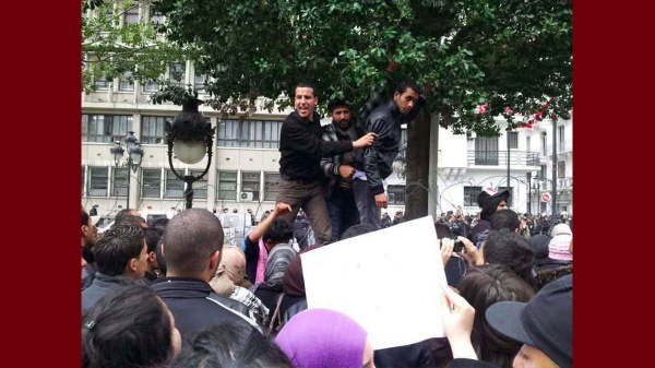 الأستاذ الحزامي احتجاجا على ايقافه قيس بوزوزية مضرب عن الطعام الأستاذ الحزامي احتجاجا على ايقافه قيس بوزوزية مضرب عن الطعام