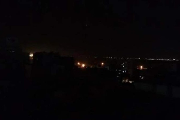 موجة حر خانقة وانقطاع متواصل للكهرباء يفاقمان معاناة أهالي المكلا موجة حر خانقة وانقطاع متواصل للكهرباء يفاقمان معاناة أهالي المكلا
