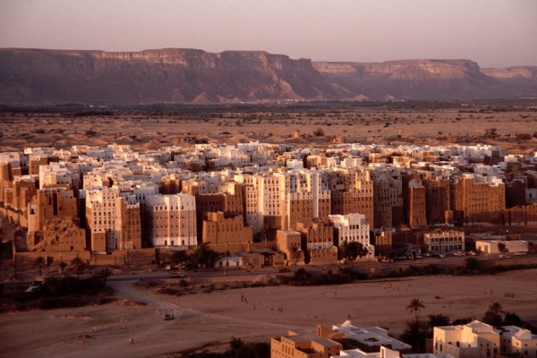 شبام حضرموت حين صعد الطين إلى السماء شبام حضرموت حين صعد الطين إلى السماء
