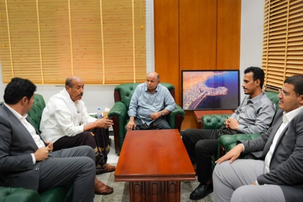 الخنبشي يؤكد إستمرار العمل على مشاريع إستراتيجية لتأمين الكهرباء بحضرموت