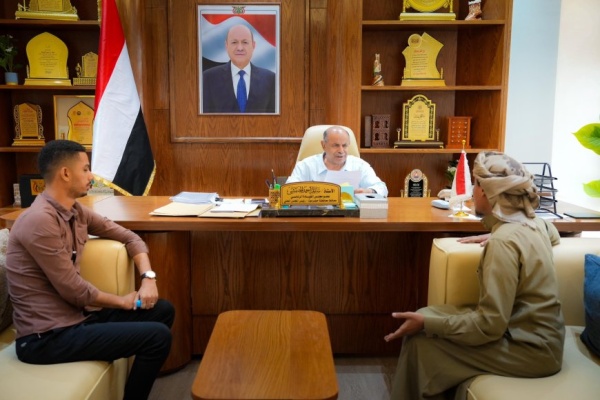 الخنبشي يلتقي لجنة متعاقدي المحاكم ويؤكد اهتمام السلطة المحلية بمعالجة قضاياهم الخنبشي يلتقي لجنة متعاقدي المحاكم ويؤكد اهتمام السلطة المحلية بمعالجة قضاياهم