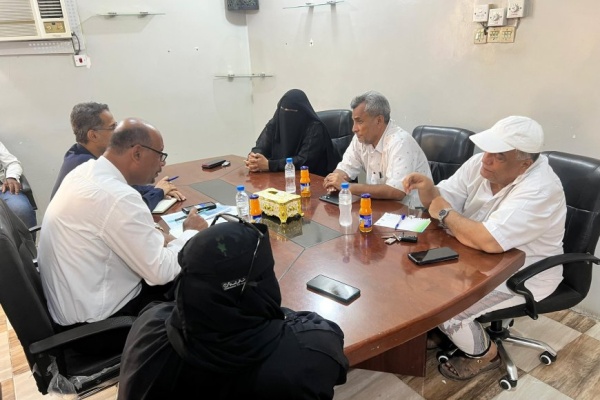 اجتماع في المكلا يناقش موقع وضوابط إنشاء مخيم سكني للمهمشين والنازحين اجتماع في المكلا يناقش موقع وضوابط إنشاء مخيم سكني للمهمشين والنازحين