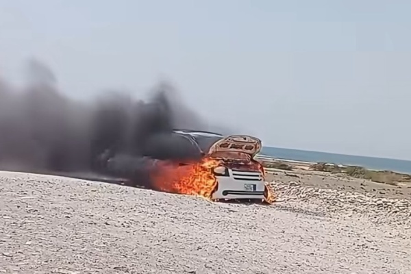 احتراق باص في حصيصة غرب حضرموت والركاب ينجون بسلام احتراق باص في حصيصة غرب حضرموت والركاب ينجون بسلام