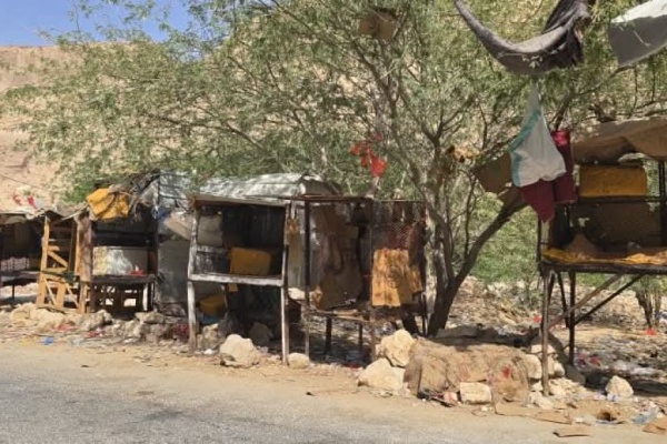 أمن دوعن يشدد على تنفيذ قرار منع بيع القات ويمنح مهلة أخيرة للمخالفين أمن دوعن يشدد على تنفيذ قرار منع بيع القات ويمنح مهلة أخيرة للمخالفين