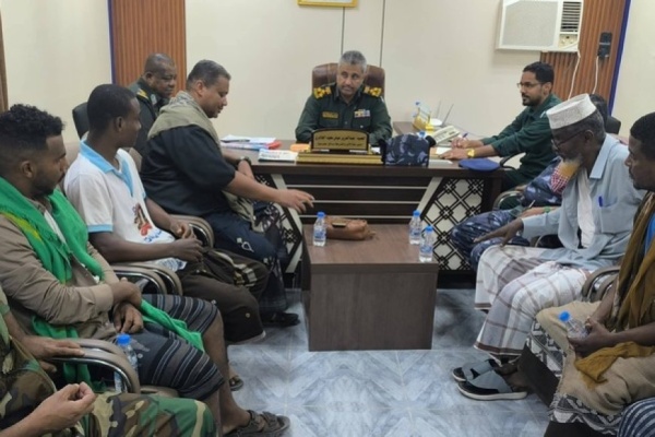 عقب حادثة التقطع الجابري يلتقي أبناء الشرج ويؤكد تعزيز الأمن في المكلا عقب حادثة التقطع الجابري يلتقي أبناء الشرج ويؤكد تعزيز الأمن في المكلا