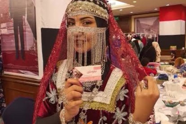 الزي البدوي الحضرمي يعود بقوة التراث يزاحم الموضة في أسواق حضرموت الزي البدوي الحضرمي يعود بقوة التراث يزاحم الموضة في أسواق حضرموت