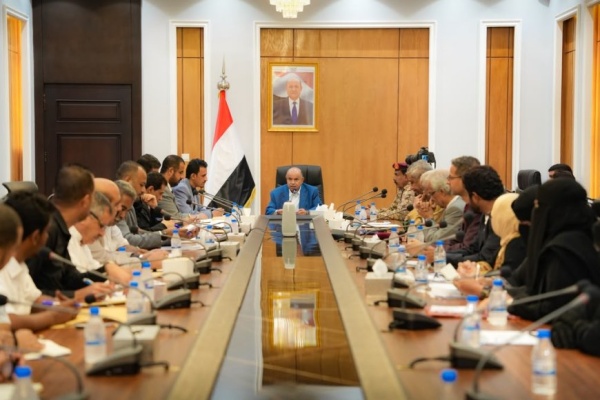 بعد الاستهدافات الأخيرة الخنبشي يؤكد تعزيز تأمين المواقع والمنشآت الحيوية في حضرموت بعد الاستهدافات الأخيرة الخنبشي يؤكد تعزيز تأمين المواقع والمنشآت الحيوية في حضرموت
