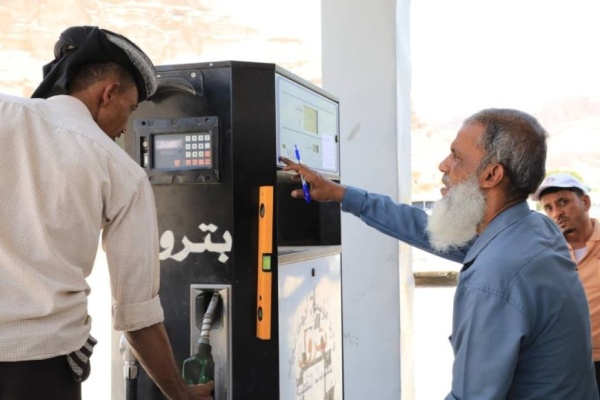 شركة النفط تواصل حملاتها الرقابية وتعاير ست عشرة محطة وقود في دوعن شركة النفط تواصل حملاتها الرقابية وتعاير ست عشرة محطة وقود في دوعن