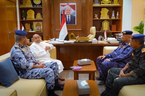 الخنبشي يبحث مع مغلس والجابري تعزيز التنسيق بين الأجهزة الأمنية في حضرموت