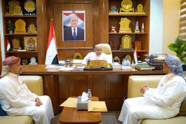 الخنبشي يناقش أوضاع مصلحة شؤون القبائل بوادي وصحراء حضرموت وجهودها في إصلاح ذات البين