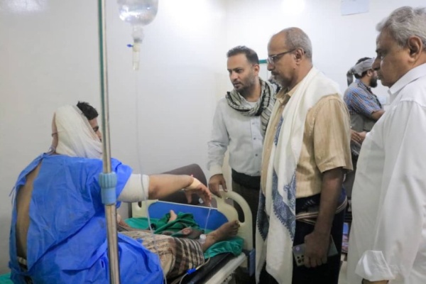 بتكليف من بن حبريش باقديم يتقدم وفدا من مؤتمر حضرموت الجامع لتفقد جرحى شبوة بالمكلا