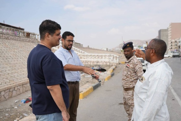 قبل وصول الحالة الجوية حملة ميدانية لتنظيف مجاري السيول وعبارات التصريف بالمكلا