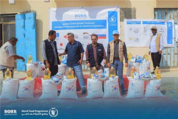 المكلا مساعدات غذائية للأسر النازحة بالتعاون مع برنامج الغذاء العالمي المكلا مساعدات غذائية للأسر النازحة بالتعاون مع برنامج الغذاء العالمي