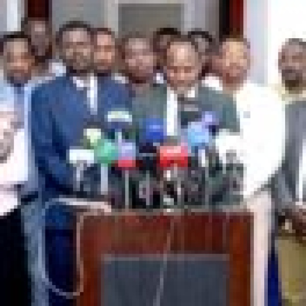خلافات الحوار ت شظ ي حلفاء الجيش بالسودان