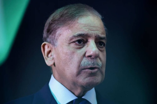 رئيس وزراء باكستان يرجح توقيع اتفاق بين الولايات المتحدة وإيران خلال 24 ساعة رئيس وزراء باكستان يرجح توقيع اتفاق بين الولايات المتحدة وإيران خلال 24 ساعة
