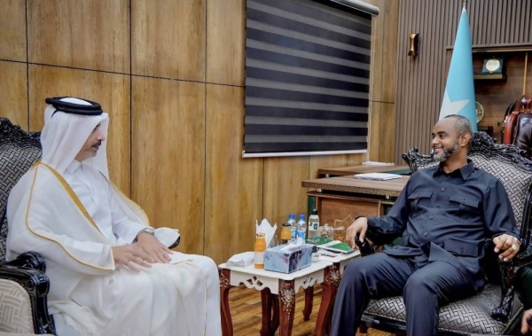 رئيس مجلس الشعب في الصومال يجتمع مع سفير دولة قطر