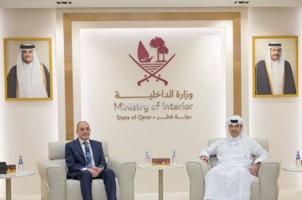 وكيل الداخلية يستعرض التعاون الأمني