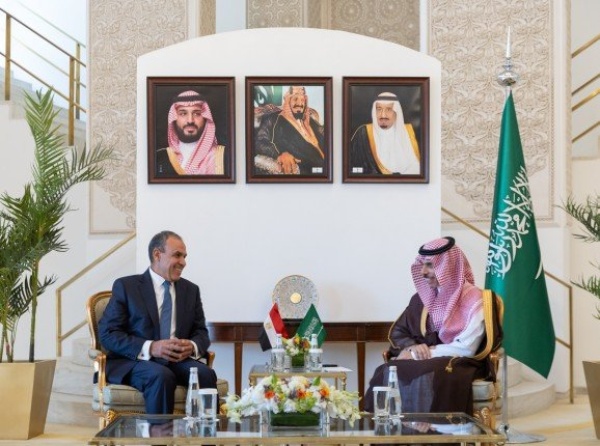 مصر والسعودية تؤكدان أهمية الوقف الفوري للتصعيد بالمنطقة وصون حرية الملاحة بمضيق هرمز مصر والسعودية تؤكدان أهمية الوقف الفوري للتصعيد بالمنطقة وصون حرية الملاحة بمضيق هرمز