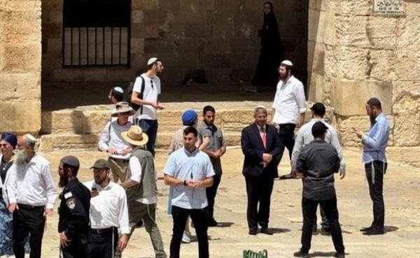 كاتس و بن غفير يقودون أكثر من 900 مستعمر لاقتحام المسجد الأقصى في ثالث أيام عيد العرش كاتس و بن غفير يقودون أكثر من 900 مستعمر لاقتحام المسجد الأقصى في ثالث أيام عيد العرش