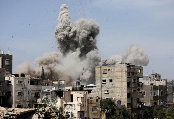 شهيد ومصابون في غارة إسرائيلية على حي الزيتون بمدينة غزة شهيد ومصابون في غارة إسرائيلية على حي الزيتون بمدينة غزة