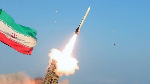 إيران تكشف منشأة تحت الأرض لإنتاج الصواريخ والطائرات المسيرة