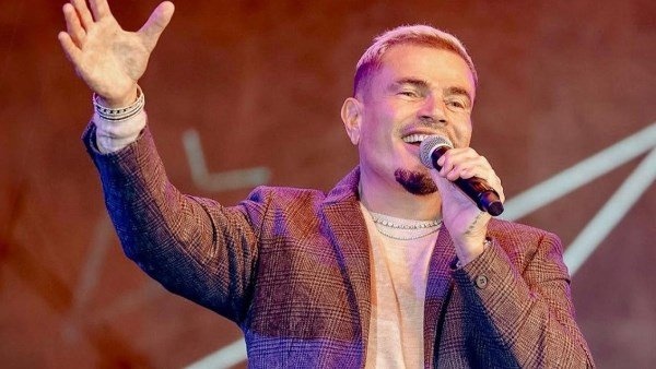 عمرو دياب يعود إلى دبي بحفل جماهيري ضخم الهضبة يلتقي جمهوره على مسرح كوكا كولا أرينا 7 نوفمبر عمرو دياب يعود إلى دبي بحفل جماهيري ضخم الهضبة يلتقي جمهوره على مسرح كوكا كولا أرينا 7 نوفمبر