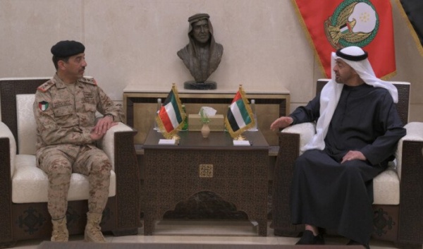 محمد بن زايد ورئيس الأركان الكويتي يبحثان تعزيز التعاون العسكري والتنسيق الأمني محمد بن زايد ورئيس الأركان الكويتي يبحثان تعزيز التعاون العسكري والتنسيق الأمني