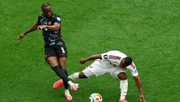 فيفا يعاقب المدافع القطري عاصم مادبو بإيقاف طويل ما القصة والتفاصيل