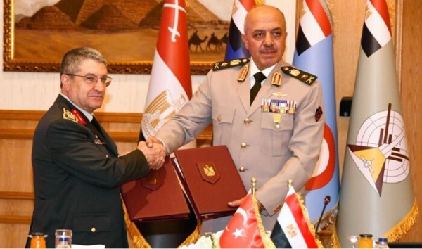 مصر وتركيا تبحثان تعزيز التعاون العسكري وتنسيق الجهود في القضايا المشتركة