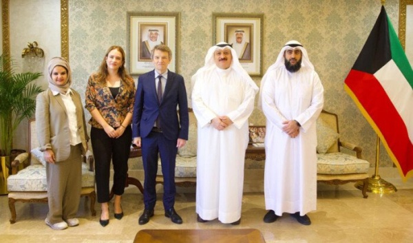 وزير الصحة الكويتي يبحث مع السفير الإسباني تعزيز التعاون الصحي وتبادل الخبرات الطبية