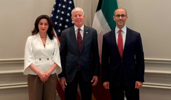 الرئيس التنفيذي لمؤسسة البترول الكويتية ووزير الطاقة الأمريكي يؤكدان أهمية أمن الإمدادات وحرية الملاحة في مضيق هرمز الرئيس التنفيذي لمؤسسة البترول الكويتية ووزير الطاقة الأمريكي يؤكدان أهمية أمن الإمدادات وحرية الملاحة في مضيق هرمز